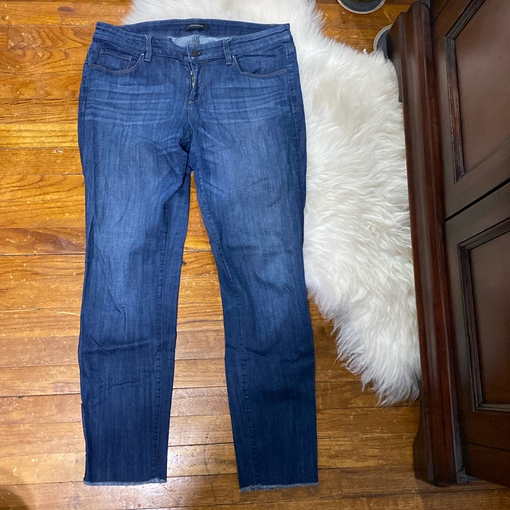 Slim boyfriend fit jeans with raw hem